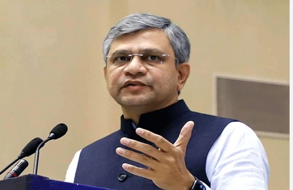 चक्रवात मोन्‍था के प्रभाव से आंध्र प्रदेश, ओडिशा और तेलंगाना के पूर्वी तट पर, सावधानी बरतने के दिये निर्देश : केंद्रीय मंत्री अश्विनी वैष्णव