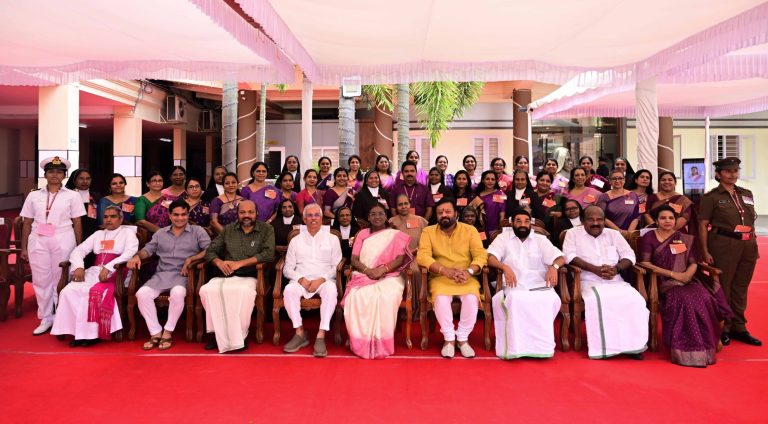 राष्ट्रपति द्रौपदी मुर्मु ने केरल के एर्नाकुलम स्थित सेंट टेरेसा कॉलेज के शताब्दी समारोह का उद्घाटन किया