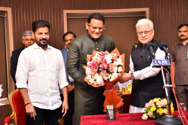 पूर्व क्रिकेटर और वरिष्ठ कांग्रेस नेता मोहम्मद अज़हरुद्दीन ने तेलंगाना राज्य मंत्रिमंडल में मंत्री पद की शपथ ली