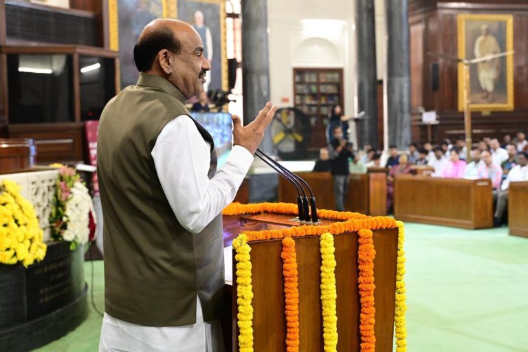 लोकसभा अध्‍यक्ष ओम बिरला ने राष्‍ट्रीय एकता दिवस पर देश के 600 से अधिक विद्यार्थियों से संवाद किया