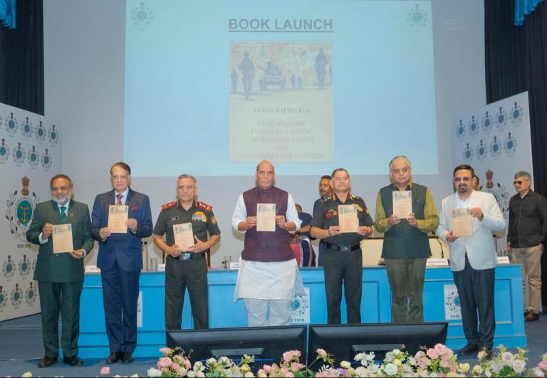रक्षामंत्री ने ‘सिविल मिलिट्री फ्यूजन एज़ ए मेट्रिक ऑफ़ नेशनल पावर एंड कॉम्प्रिहेंसिव सिक्योरिटी’ पुस्तक का विमोचन किया