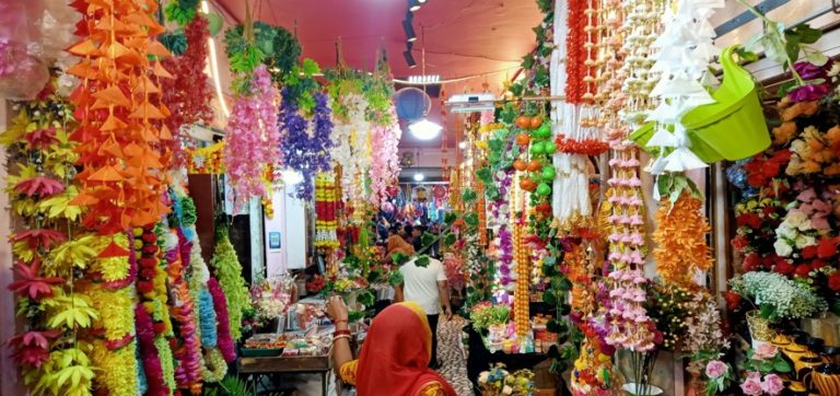 India’s Retail Sector Hits Record Festive Sales of ₹5.4 Lakh Crore in Goods, ₹65,000 Crore in Services