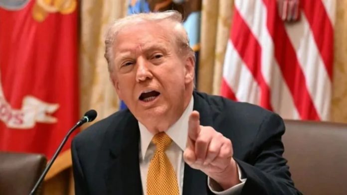 अमेरिका में 43 दिन बाद शटडाउन खत्म, राष्ट्रपति ट्रंप ने किए विधेयक पर साइन अमेरिका में 43 दिन बाद शटडाउन खत्म, राष्ट्रपति ट्रंप ने किए विधेयक पर साइन