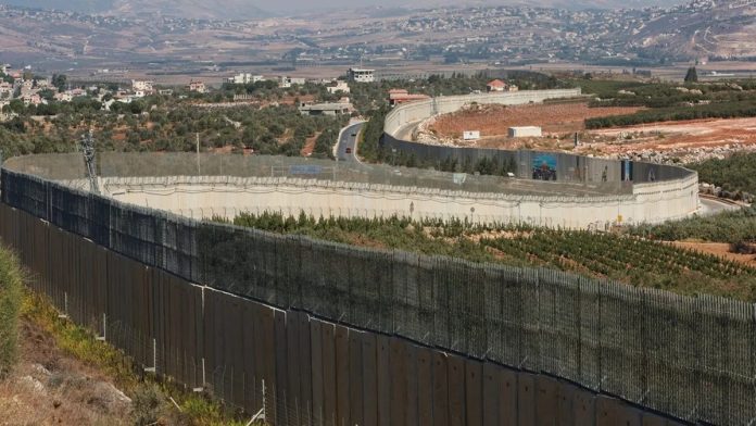 लेबनान में इजरायल बना रहा दीवार, संयुक्त राष्ट्र सुरक्षा परिषद में होगी शिकायत लेबनान में इजरायल बना रहा दीवार, संयुक्त राष्ट्र सुरक्षा परिषद में होगी शिकायत