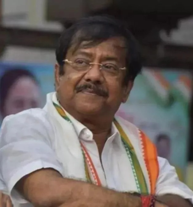 टीएमसी के पूर्व मंत्री ज्योतिप्रिय मल्लिक पर हमला, युवक ने मुक्का मारकर सड़क पर गिराया, आरोपी गिरफ्तार टीएमसी के पूर्व मंत्री ज्योतिप्रिय मल्लिक पर हमला, युवक ने मुक्का मारकर सड़क पर गिराया, आरोपी गिरफ्तार