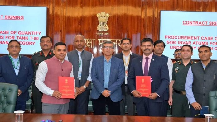 भारतीय सेना की बढ़ेगी ताकत, आर्मी को मिलेंगी इनवर एंटी टैंक मिसाइलें; रक्षा मंत्रालय ने बीडीएल के साथ किया करार भारतीय सेना की बढ़ेगी ताकत, आर्मी को मिलेंगी इनवर एंटी टैंक मिसाइलें; रक्षा मंत्रालय ने बीडीएल के साथ किया करार