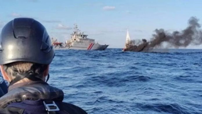 कैरिबियन सागर में नाव पर अमेरिका का एक और हमला, तीन लोगों की मौत की खब कैरिबियन सागर में नाव पर अमेरिका का एक और हमला, तीन लोगों की मौत की खब