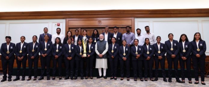 पीएम मोदी ने टी-20 क्रिकेट विश्व कप विजेता महिला दृष्टिबाधित टीम से की मुलाकात पीएम मोदी ने टी-20 क्रिकेट विश्व कप विजेता महिला दृष्टिबाधित टीम से की मुलाकात