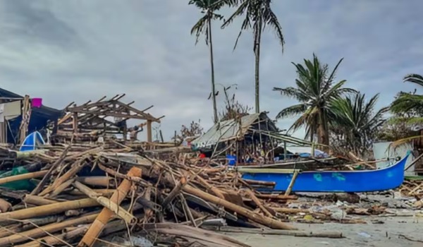 मध्य वियतनाम में तूफ़ान कालमेगी से 5 लोगों की मौत, सैकड़ों प्रभावित मध्य वियतनाम में तूफ़ान कालमेगी से 5 लोगों की मौत, सैकड़ों प्रभावित