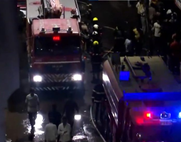 महाराष्ट्र : कुर्ला पश्चिम के किस्मत नगर इलाके में गोदाम के अंदर लगी भीषण आग