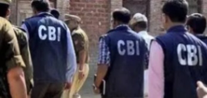 सीबीआई ने 31.60 करोड़ की ठगी में सिंगापुर के राजेश रोथरा को किया गिरफ्तार, लखनऊ में शुरू हुई पूछताछ सीबीआई ने 31.60 करोड़ की ठगी में सिंगापुर के राजेश रोथरा को किया गिरफ्तार, लखनऊ में शुरू हुई पूछताछ