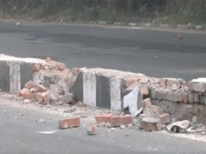 दिल्ली : वसंत कुंज में तेज रफ्तार मर्सिडीज ने तीन लोगों को टक्कर मारी, एक की मौत की खबर