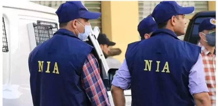 अलकायदा आतंकी साजिश मामले में एनआईए ने 5 राज्यों में की छापेमारी, डिजिटल उपकरण और दस्तावेज जब्त अलकायदा आतंकी साजिश मामले में एनआईए ने 5 राज्यों में की छापेमारी, डिजिटल उपकरण और दस्तावेज जब्त