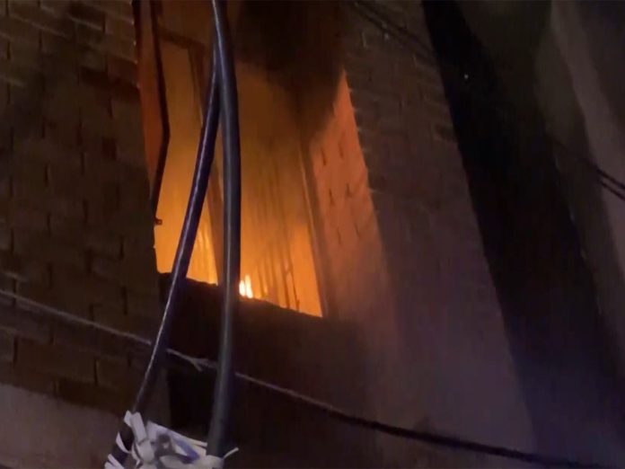 उप्र : कानपुर के होटल में लगी आग, किसी के हताहत होने की खबर नहीं उप्र : कानपुर के होटल में लगी आग, किसी के हताहत होने की खबर नहीं