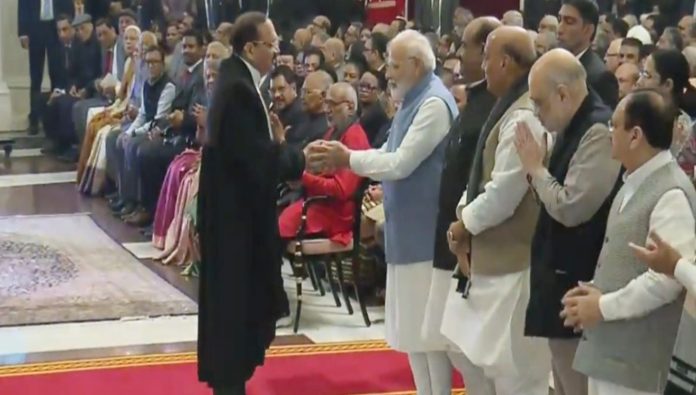 पीएम मोदी ने जस्टिस सूर्यकांत को 53वें मुख्य न्यायाधीश के रूप में शपथ लेने पर बधाई दी पीएम मोदी ने जस्टिस सूर्यकांत को 53वें मुख्य न्यायाधीश के रूप में शपथ लेने पर बधाई दी