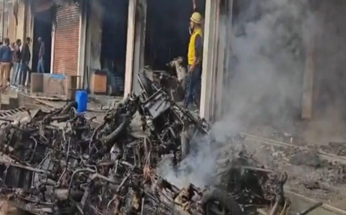 राजस्थान : कोटा के ईवी शोरूम में लगी भीषण आग, 50 से ज्यादा इलेक्ट्रिक बाइक जलकर खाक