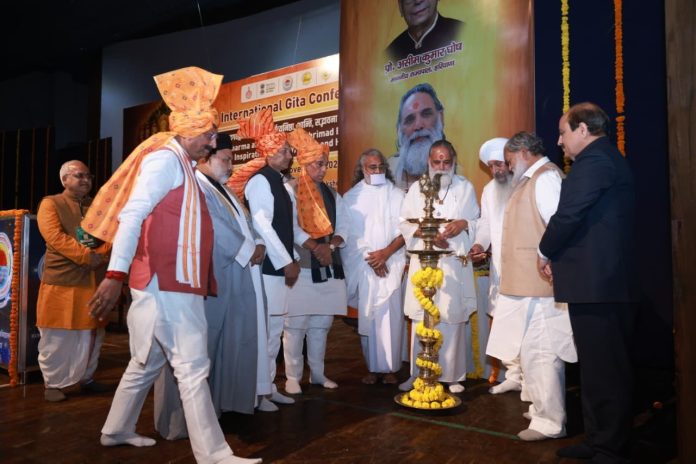 हरियाणा : रक्षा मंत्री राजनाथ सिंह ने अंतर्राष्ट्रीय गीता महोत्सव में हरियाणा मंडप का किया उद्घाटन