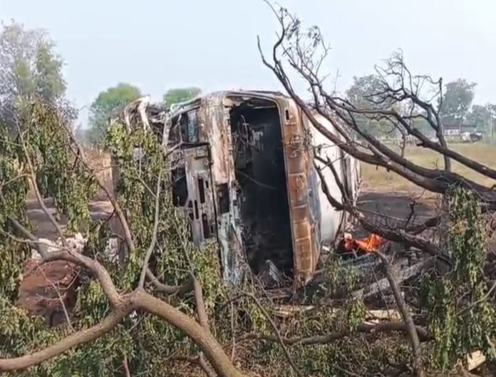 तेलंगाना : महबूबनगर में इथेनॉल टैंकर और लॉरी की टक्कर में एक की मौत की खबर