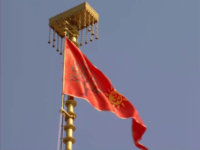 पीएम मोदी और आरएसएस प्रमुख मोहन भागवत ने अयोध्या राम मंदिर के शिखर पर फहराया भगवा ध्वज