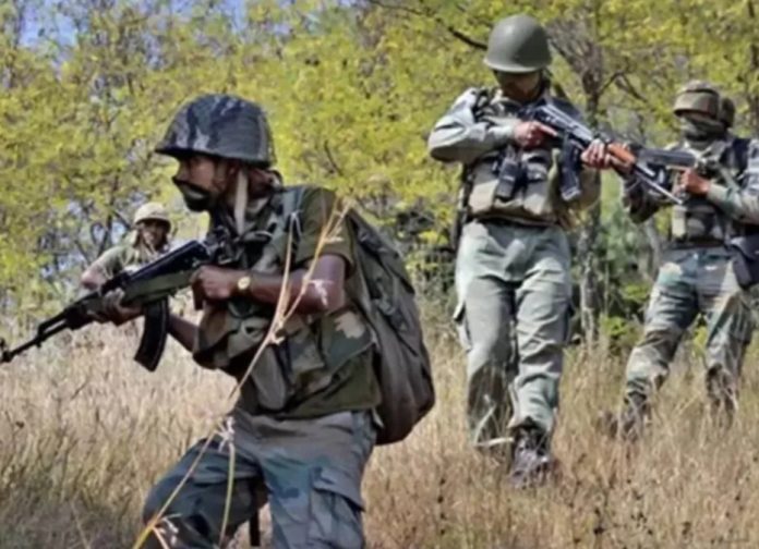 छत्तीसगढ़ में सुरक्षा बलों और माओवादियों के बीच हुई मुठभेड़, स्नाइपर समेत 15 लाख के 3 इनामी हुए ढेर छत्तीसगढ़ में सुरक्षा बलों और माओवादियों के बीच हुई मुठभेड़, स्नाइपर समेत 15 लाख के 3 इनामी हुए ढेर
