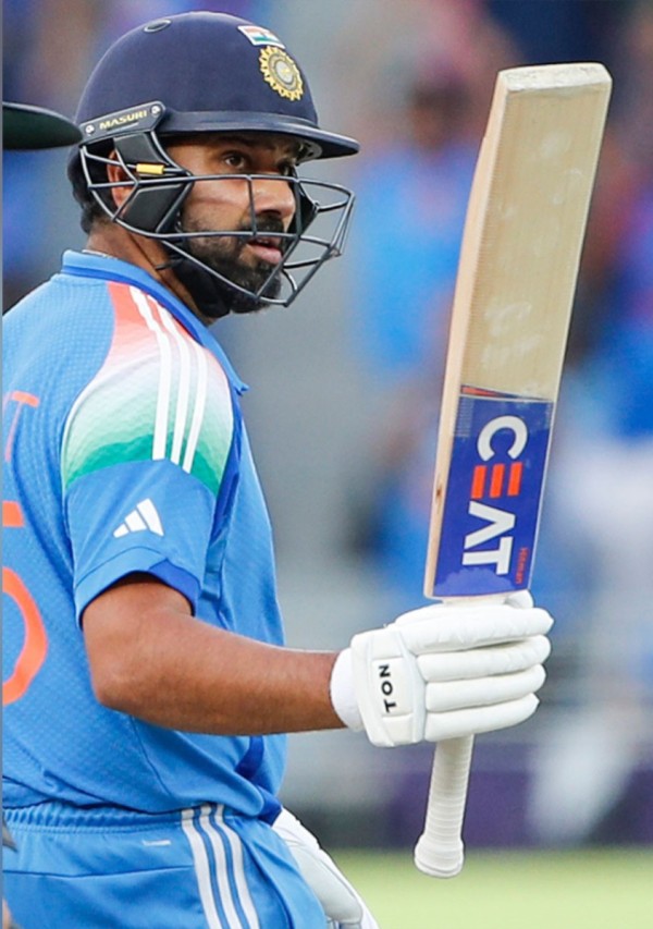 रोहित शर्मा ने वनडे में सबसे ज्यादा छक्के लगाने का शाहिद अफरीदी का रिकॉर्ड तोड़ा रोहित शर्मा ने वनडे में सबसे ज्यादा छक्के लगाने का शाहिद अफरीदी का रिकॉर्ड तोड़ा