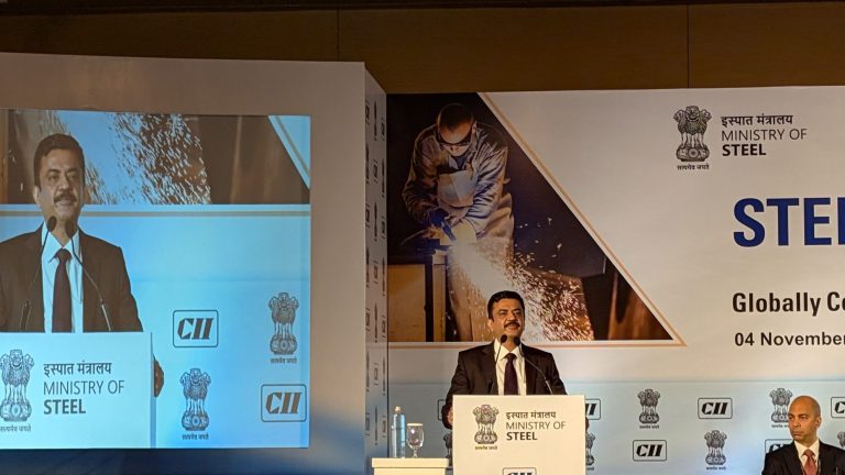 देश का लक्ष्‍य 2030 तक 30 करोड़ टन इस्‍पात क्षमता हासिल करना: इस्‍पात मंत्रालय