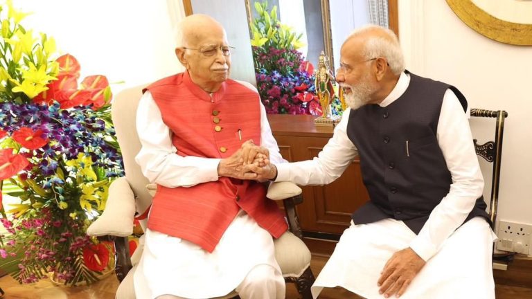 प्रधानमंत्री नरेंद्र मोदी ने भाजपा के वरिष्ठ नेता लालकृष्ण आडवाणी को उनके जन्मदिन पर बधाई दी