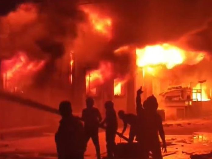 दादरा और नगर हवेली : दादरा औद्योगिक क्षेत्र में भीषण लगी आग दादरा और नगर हवेली : दादरा औद्योगिक क्षेत्र में भीषण लगी आग