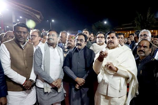 मप्र : सीएम डॉ. मोहन यादव ने खजुराहो स्थित पश्चिमी मंदिर समूह परिसर में लाइट एंड साउंड-शो देखा मप्र : सीएम डॉ. मोहन यादव ने खजुराहो स्थित पश्चिमी मंदिर समूह परिसर में लाइट एंड साउंड-शो देखा