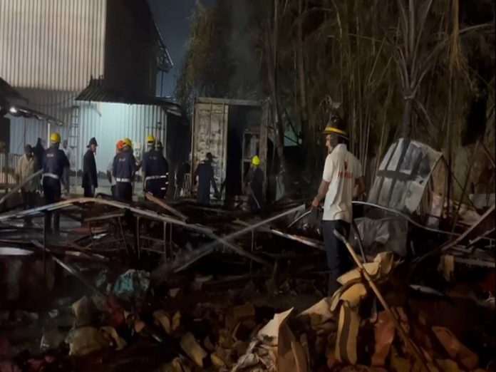 महाराष्ट्र : ठाणे के ब्लू रूफ क्लब में लगी भीषण आग