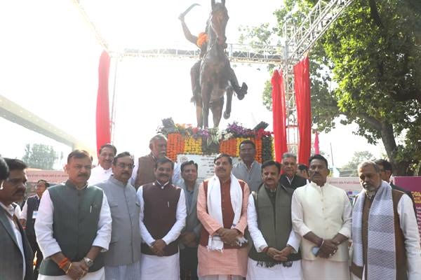 मप्र : सीएम डॉ. मोहन यादव ने महाराजा छत्रसाल और सरदार पटेल की प्रतिमा का किया अनावरण मप्र : सीएम डॉ. मोहन यादव ने महाराजा छत्रसाल और सरदार पटेल की प्रतिमा का किया अनावरण