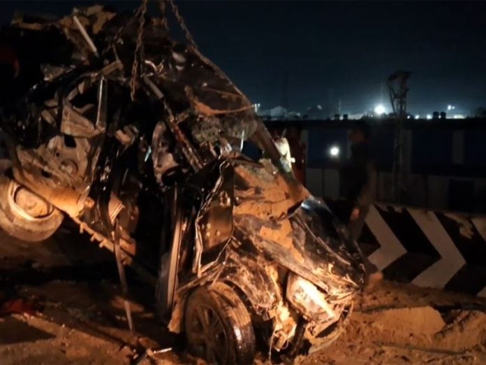 राजस्थान : बूंदी में ट्रेलर-ट्रक कार पर पलटा, 4 की मौत और 1 के घायल होने की खबर