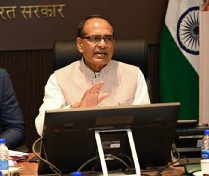 केंद्रीय मंत्री शिवराज सिंह चौहान ने वीडियो कॉन्फ्रेंसिंग के माध्यम से स्वयं सहायता समूह के सदस्यों से बात की