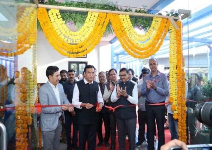 गुजरात : केंद्रीय मंत्री डॉ. मनसुख मांडविया ने वटवा में ईपीएफओ के क्षेत्रीय कार्यालय के नवनिर्मित भविष्य निधि भवन का किया उद्घाटन