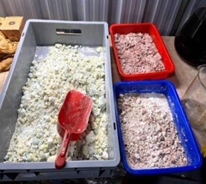 महाराष्ट्र : डीआरआई ने वर्धा में अवैध ड्रग्स फैक्ट्री का किया भंडाफोड़, 192 करोड़ रुपये की 128 किलो मेफेड्रोन ज़ब्त, 3 गिरफ्तार महाराष्ट्र : डीआरआई ने वर्धा में अवैध ड्रग्स फैक्ट्री का किया भंडाफोड़, 192 करोड़ रुपये की 128 किलो मेफेड्रोन ज़ब्त, 3 गिरफ्तार