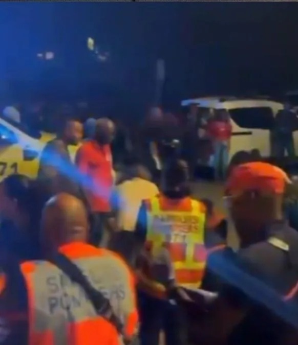 फ्रांस : ग्वाडेलोप में क्रिसमस की तैयारी कर रहे लोगों को कार ने कुचला, 10 की मौत और 19 के घायल होने की खबर फ्रांस : ग्वाडेलोप में क्रिसमस की तैयारी कर रहे लोगों को कार ने कुचला, 10 की मौत और 19 के घायल होने की खबर