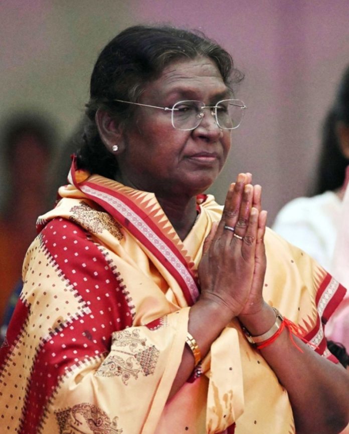 राष्ट्रपति मुर्मू ने अल्लूरी सीताराम राजू जिले में दुर्घटना में हुई मौतों पर दुख व्यक्त किया राष्ट्रपति मुर्मू ने अल्लूरी सीताराम राजू जिले में दुर्घटना में हुई मौतों पर दुख व्यक्त किया