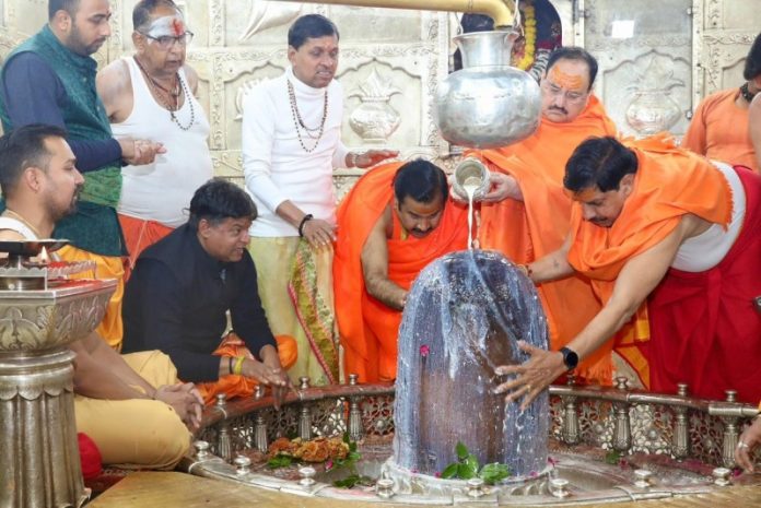 मप्र : केंद्रीय स्वास्थ्य मंत्री नड्डा और सीएम मोहन यादव ने उज्जैन के महाकालेश्वर मंदिर में पूजा-अर्चना की मप्र : केंद्रीय स्वास्थ्य मंत्री नड्डा और सीएम मोहन यादव ने उज्जैन के महाकालेश्वर मंदिर में पूजा-अर्चना की