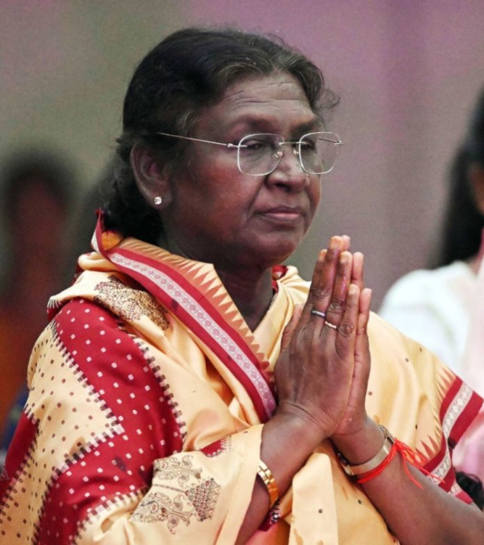 विजय दिवस : राष्ट्रपति द्रौपदी मुर्मू ने 1971 के युद्ध के नायकों के साहस और बलिदान को किया सलाम विजय दिवस : राष्ट्रपति द्रौपदी मुर्मू ने 1971 के युद्ध के नायकों के साहस और बलिदान को किया सलाम