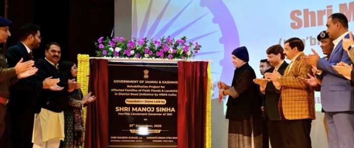 जम्मू-कश्मीर : एलजी मनोज सिन्हा ने रियासी जिले में बाढ़ और भूस्खलन से क्षतिग्रस्त 320 घरों के पुनर्निर्माण की आधारशिला रखी