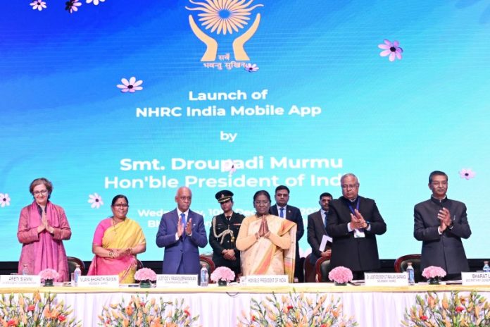 राष्ट्रीय मानवाधिकार आयोग के मानवाधिकार दिवस समारोह में शामिल हुईं राष्ट्रपति द्रौपदी मुर्मू राष्ट्रीय मानवाधिकार आयोग के मानवाधिकार दिवस समारोह में शामिल हुईं राष्ट्रपति द्रौपदी मुर्मू