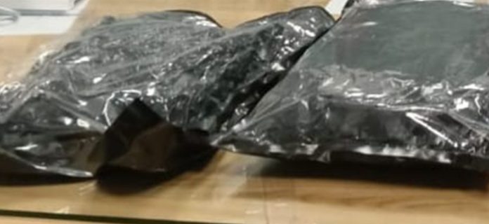 पुणे में एआईयू ने 2.29 करोड़ रुपये मूल्य की हाइड्रोपोनिक मारिजुआना जब्त की, एक यात्री गिरफ्तार पुणे में एआईयू ने 2.29 करोड़ रुपये मूल्य की हाइड्रोपोनिक मारिजुआना जब्त की, एक यात्री गिरफ्तार