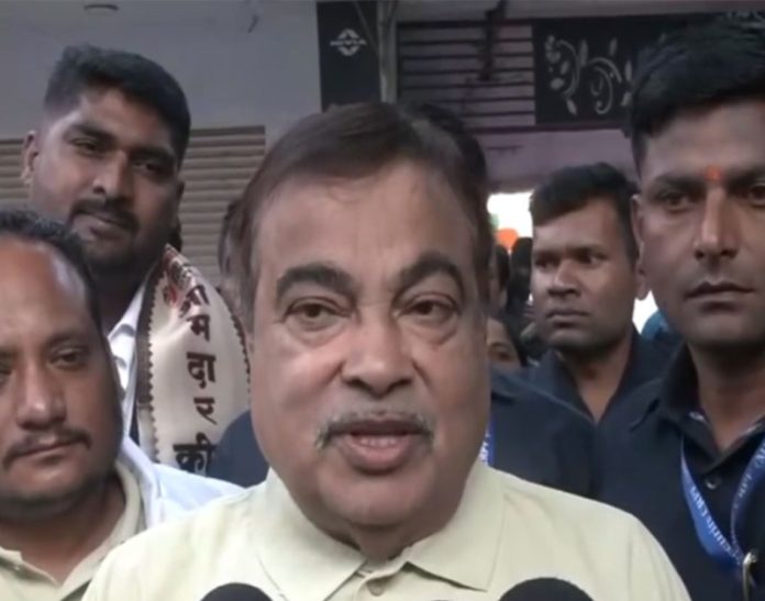 महाराष्ट्र : केंद्रीय मंत्री नितिन गडकरी ने अटल बिहारी वाजपेयी की 101वीं जयंती पर 'अटल रन-2025' को हरी झंडी दिखाकर किया रवाना