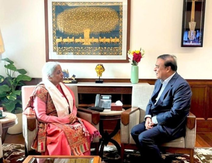 असम के सीएम हिमंत बिस्वा सरमा ने विकास और कल्याणकारी पहलों पर चर्चा करने के लिए केंद्रीय वित्त मंत्री निर्मला सीतारमण से की मुलाकात