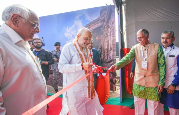 केंद्रीय गृह मंत्री अमित शाह ने अहमदाबाद में 'स्वदेशोत्सव 2025' का किया उद्घाटन केंद्रीय गृह मंत्री अमित शाह ने अहमदाबाद में 'स्वदेशोत्सव 2025' का किया उद्घाटन
