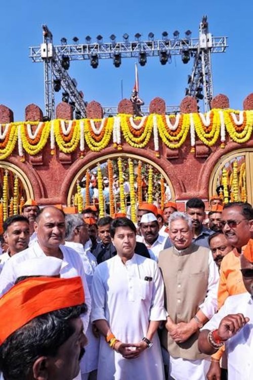 केंद्रीय मंत्री ज्योतिरादित्य सिंधिया ने अथानी में छत्रपति शिवाजी महाराज की 25 फुट ऊँची प्रतिमा का किया अनावरण केंद्रीय मंत्री ज्योतिरादित्य सिंधिया ने अथानी में छत्रपति शिवाजी महाराज की 25 फुट ऊँची प्रतिमा का किया अनावरण