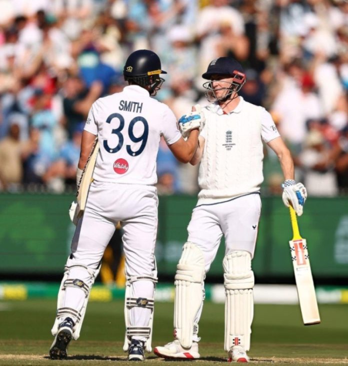 एशेज सीरीज : इंग्लैंड ने चौथे टेस्ट मैच में ऑस्ट्रेलिया को 4 विकेट से हराया एशेज सीरीज : इंग्लैंड ने चौथे टेस्ट मैच में ऑस्ट्रेलिया को 4 विकेट से हराया