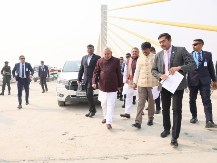 बिहार : सीएम नितीश कुमार ने कच्ची दरगाह–बिदुपुर पुल पर चल रहे कंस्ट्रक्शन कार्य का निरीक्षण किया बिहार : सीएम नितीश कुमार ने कच्ची दरगाह–बिदुपुर पुल पर चल रहे कंस्ट्रक्शन कार्य का निरीक्षण किया