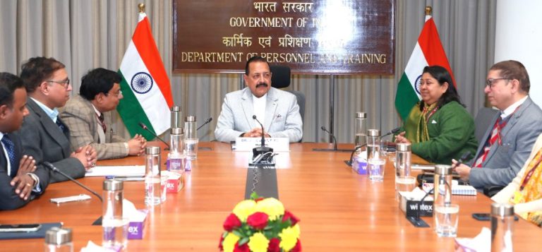 केंद्रीय मंत्री डॉ. जितेंद्र सिंह ने कार्मिक मंत्रालय में कनिष्ठ स्तर के अधिकारियों सहित, अधिकारियों के साथ बैठक में नव वर्ष कार्य समीक्षा की