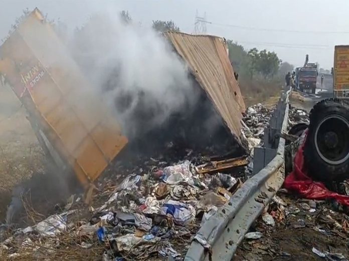 हरियाणा : कुंडली-मानेसर-पलवल राजमार्ग पर घने कोहरे के बीच कई वाहनों की टक्कर में 2 की मौत की खबर